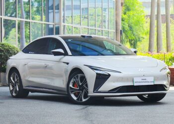 فوائد امتلاك سيارة كهربائية: لماذا يجب أن تفكر في التحويل؟