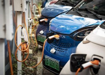 ما هي أبرز تحديات السيارات الكهربائية؟ تحليلات من خبراء السوق