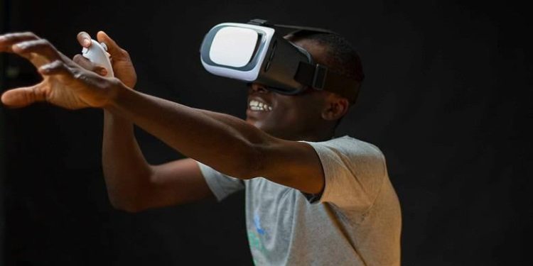 مراجعة لتكنولوجيا الواقع الافتراضي: هل هي جاهزة للمستخدمين؟